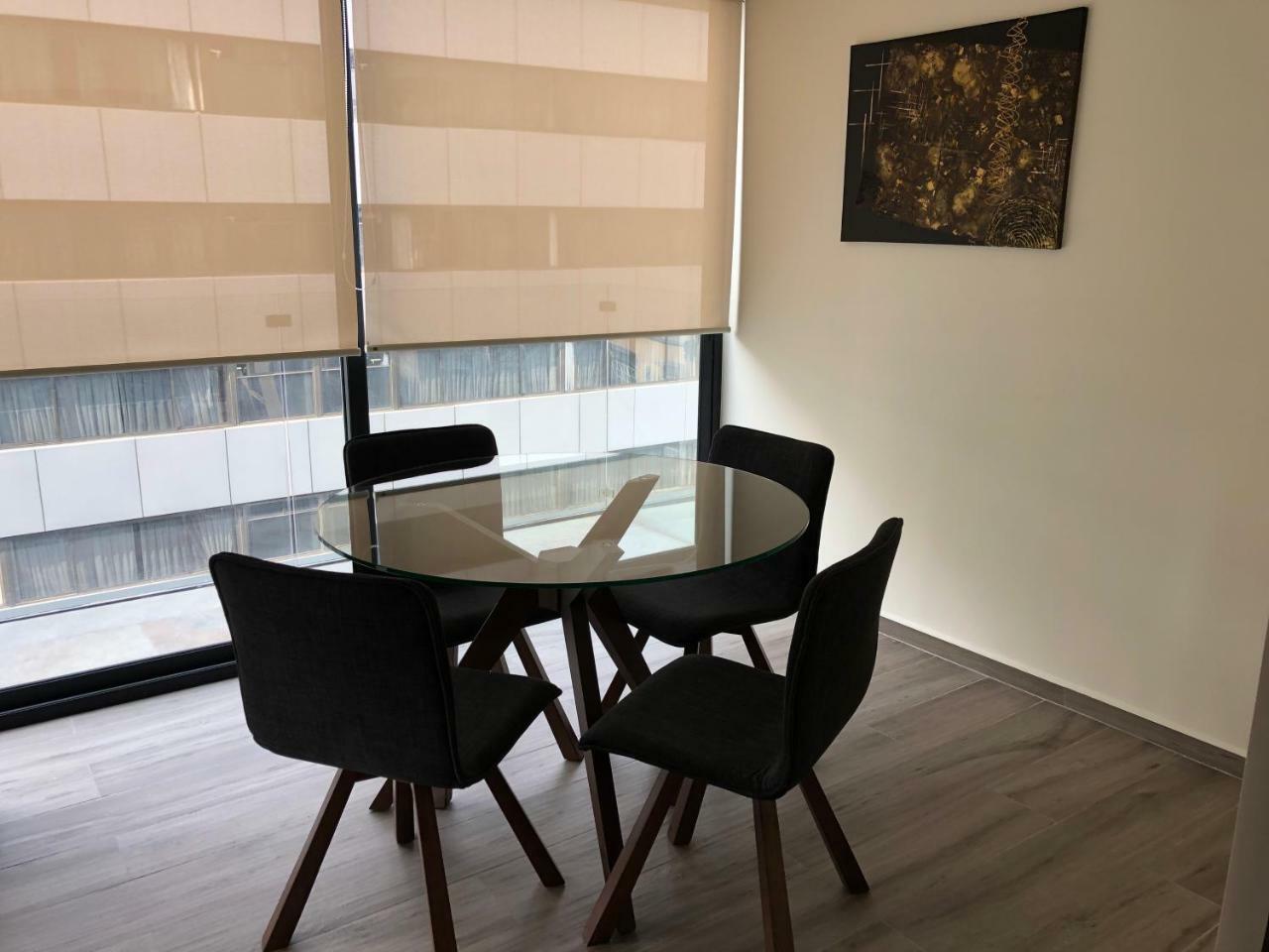 Mc Suites Cidade do México Exterior foto A dining room table