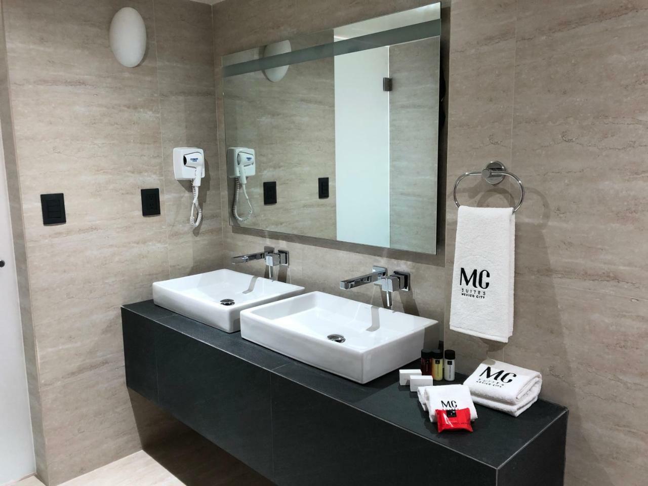 Mc Suites Cidade do México Exterior foto Bathroom of a room at MG suites