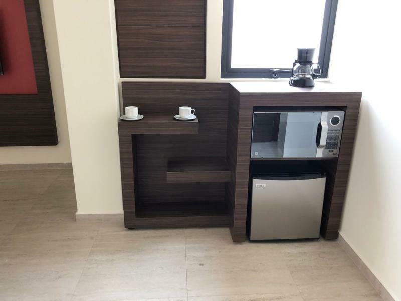 Mc Suites Cidade do México Exterior foto A wet bar in a hotel room